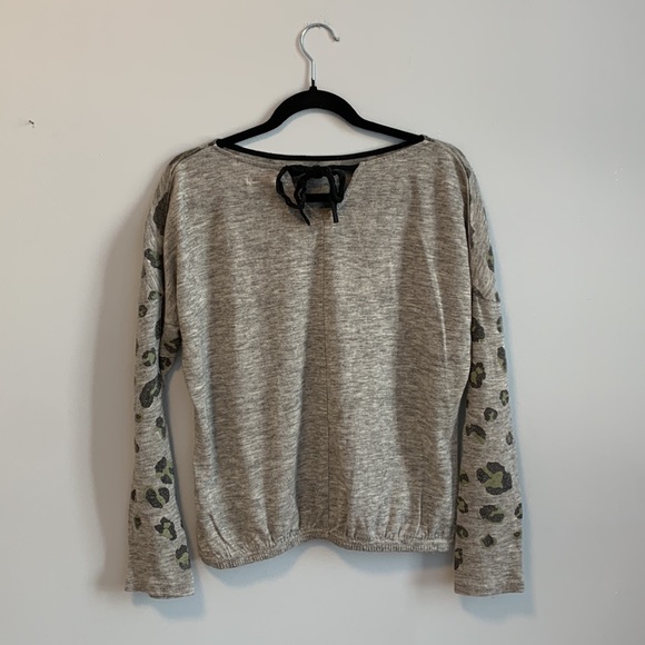 Grey sweater with leopard print details - Picture 2 of 4